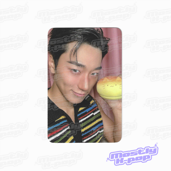ATEEZ key chain photo card of a member holding a yellow character charm